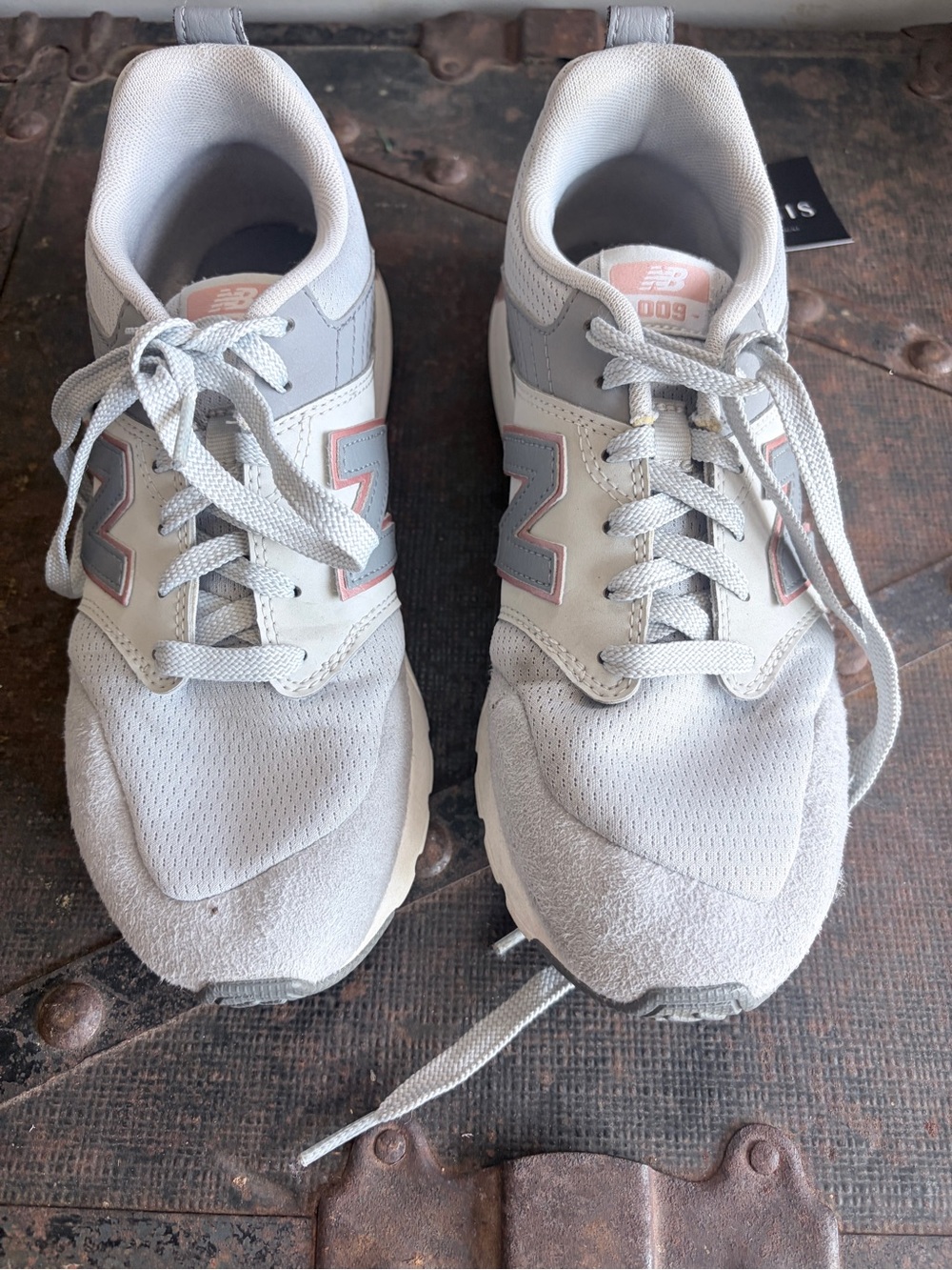 New Balance Light Gray Sneakers with Pink Logo Trim